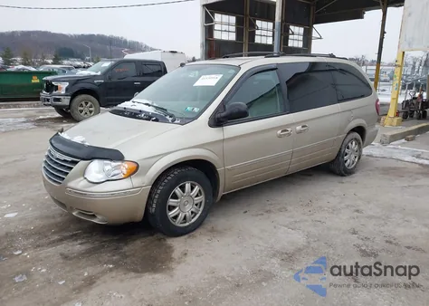 2005 Chrysler Town & Country Touring from USA, damaged, VIN 2C8GP54L85R192954